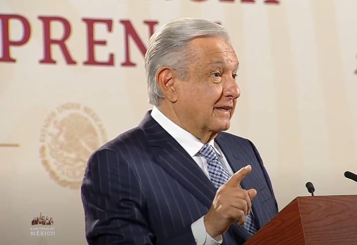 ¡Regalo de AMLO a maestros! Anuncia incremento salarial de 8.2%