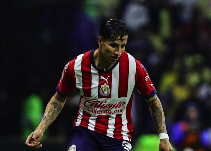 Chivas confirma ruptura de ligamentos de Cisneros y es baja para la final