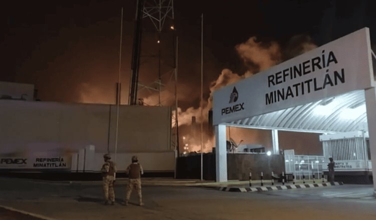 Se registra fuerte incendio en refinería de Minatitlán