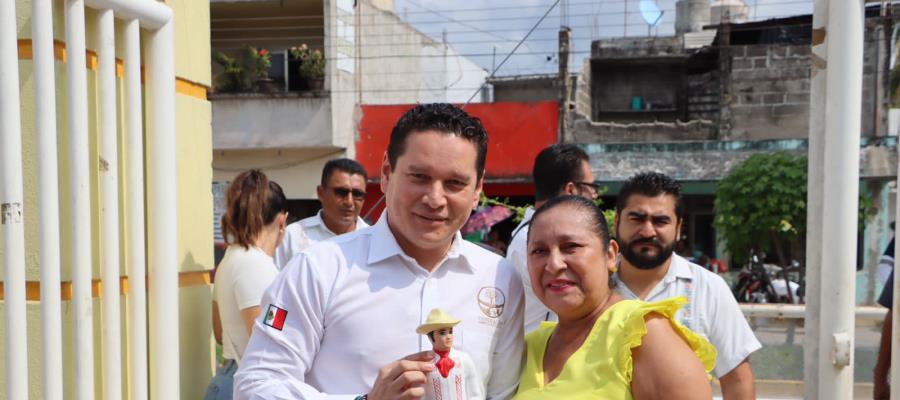 Promete Abraham Cano dejar obras de calidad en las escuelas de Cunduacán