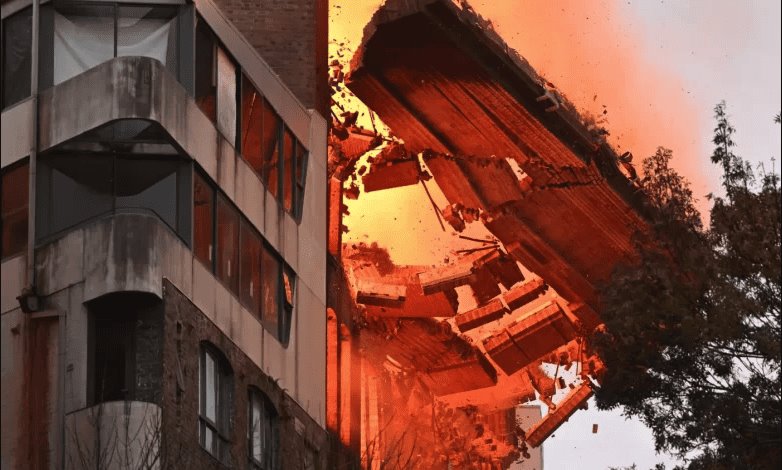 Se derrumba edificio de 7 pisos tras incendio en Sidney, Australia