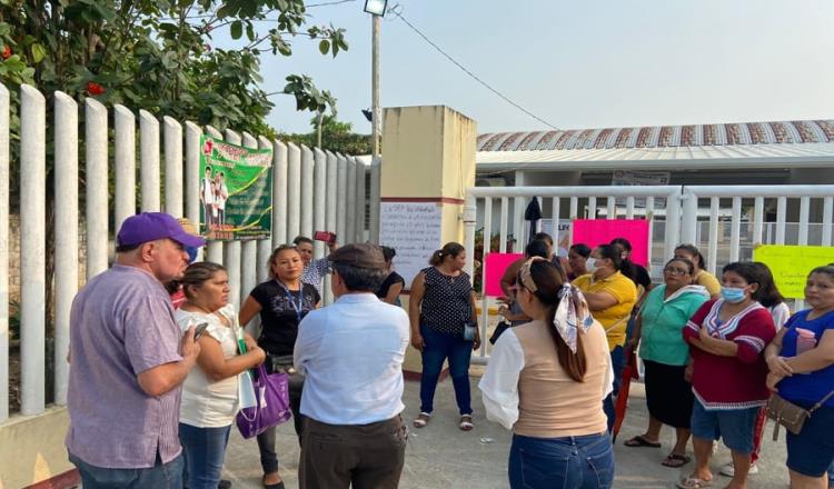 Padres de familia cierran secundaria en Ocuiltzapotlán por falta de maestros