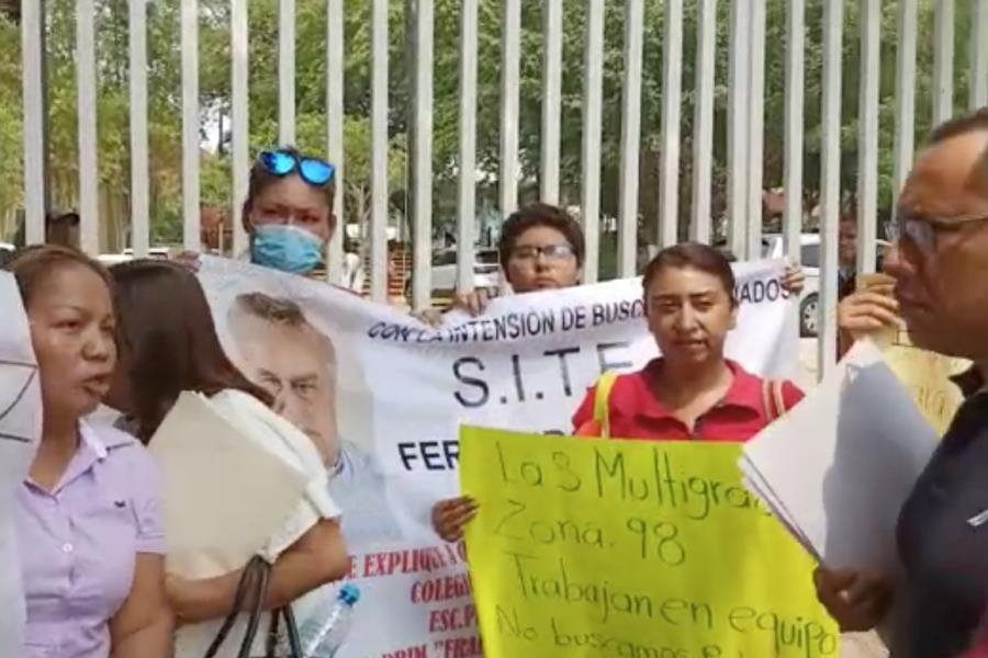 Maestros de la Zona 98 de Centro, protesta en SETAB, para rechazar acoso por parte de la supervisora escolar Maestros de la Zona 98 de Centro, protesta en SETAB, para rechazar acoso por parte de la supervisora escolar