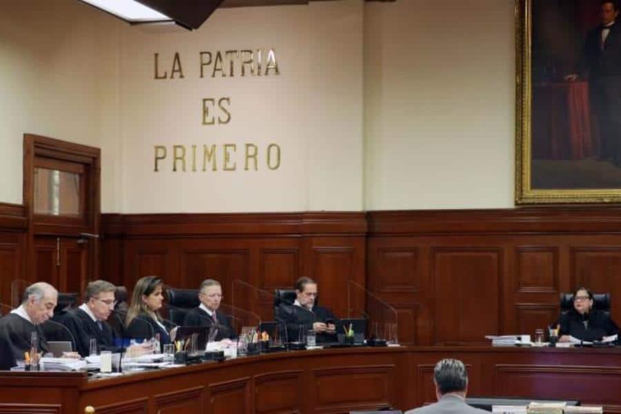 Envía AMLO escrito a la SCJN para que le expliquen por qué ministros ganan más que él Envía AMLO escrito a la SCJN para que le expliquen por qué ministros ganan más que él