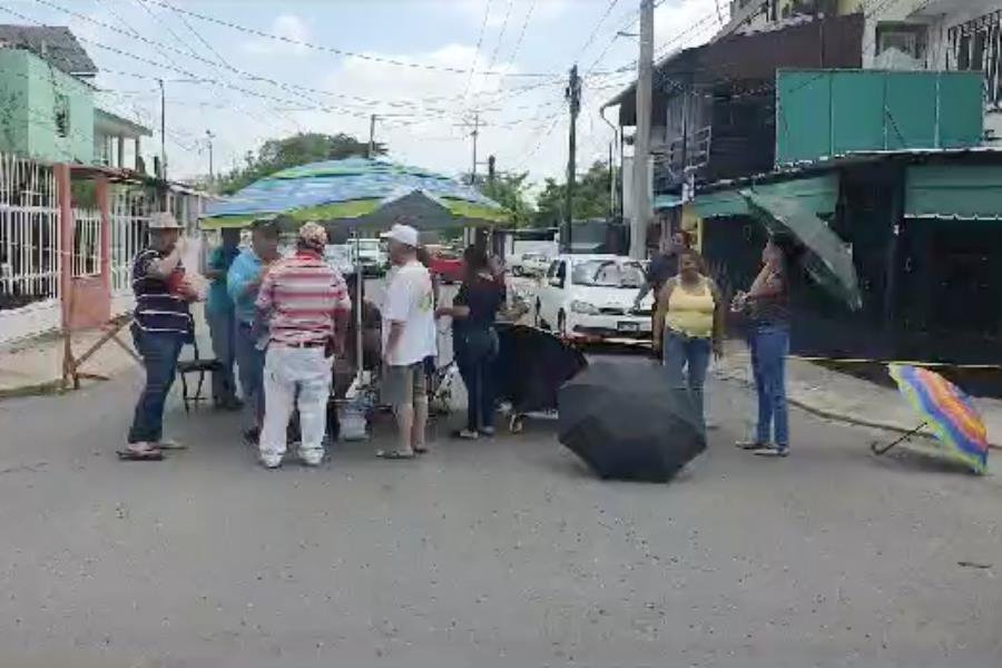 Tras 2 días sin energía eléctrica habitantes de Tamulté bloquean calle Libertad