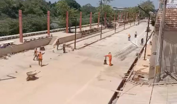 Laboran a marchas forzadas en el malecón de Villahermosa ante posible reapertura parcial