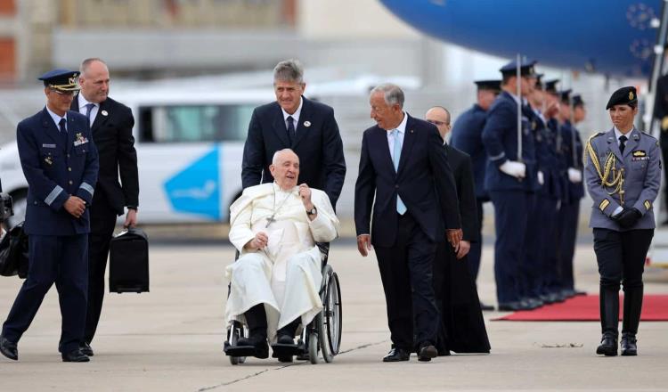 Llega Papa Francisco a Portugal para participar en la JMJ