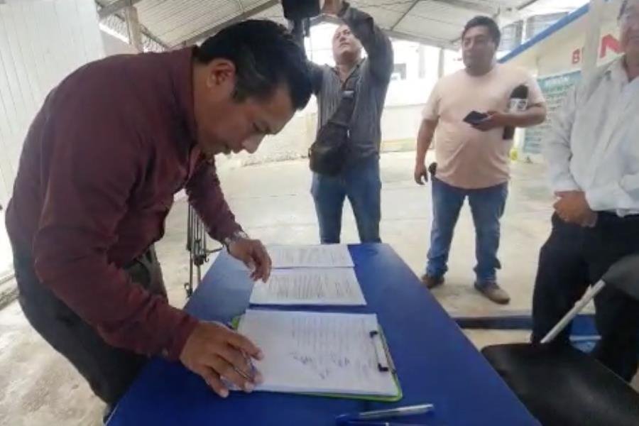 Con firmas, padres de la Alfonso Caparroso buscarán impedir distribución de libros de texto