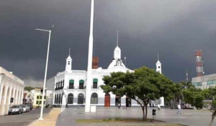 Canales de baja presión mantienen pronóstico de lluvias fuertes en Tabasco