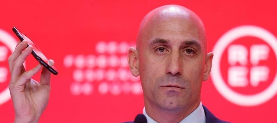Liga Femenil de España denuncia a Luis Rubiales por beso a jugadora
