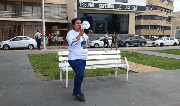 Desde Plaza de Armas activistas urgen a autoridades encontrar a familiares víctimas de desaparición forzada