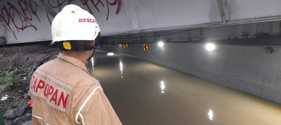 Mueren 2 personas atrapadas en túnel inundado por lluvias en Jalisco Mueren 2 personas atrapadas en túnel inundado por lluvias en Jalisco