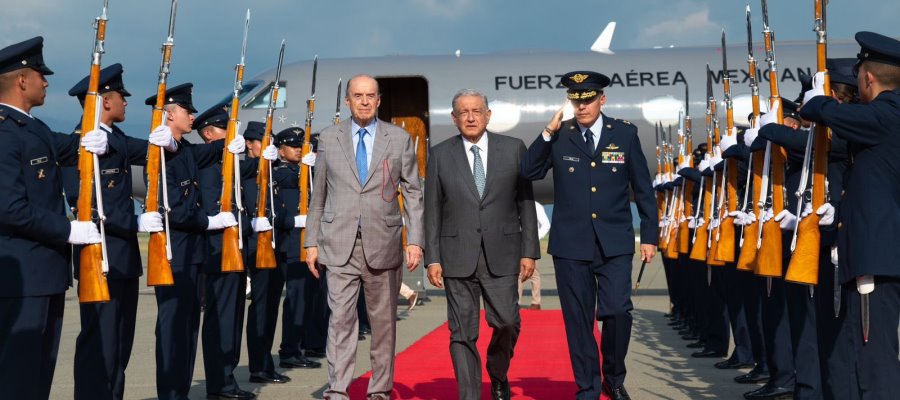 AMLO llega a Colombia y se reúne con Gustavo Petro para dialogar de paz y drogas AMLO llega a Colombia y se reúne con Gustavo Petro para dialogar de paz y drogas