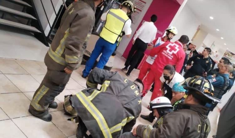 Muere mujer tras desplomarse elevador en centro comercial de CDMX