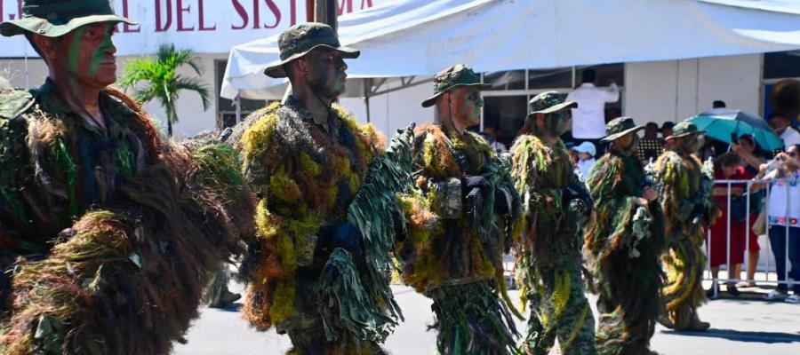 Exhiben equipamiento táctico durante el desfile cívico-militar en Tabasco