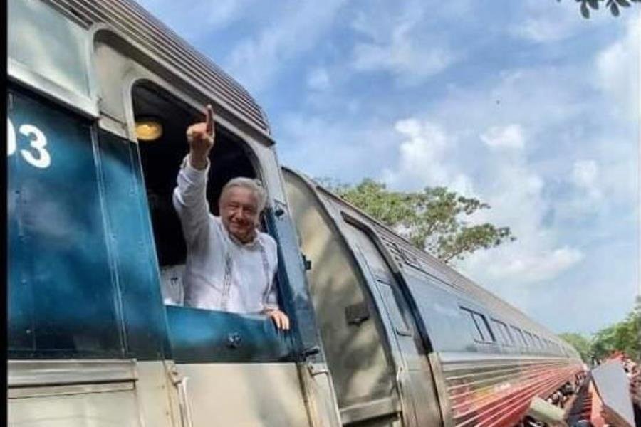 Trenes de pasajeros regresarán a México, asegura AMLO tras recorrido por vías del Corredor Interoceánico