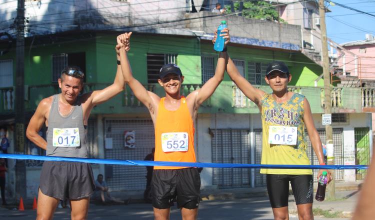 Omar Chávez y Lorena Valencia, ganan carrera del Tec de Villahermosa