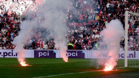 Santi Giménez anota doblete en el Feyenoord vs Ajax