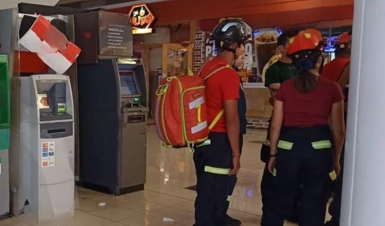 Niño cae de segundo piso en plaza comercial de Monterrey