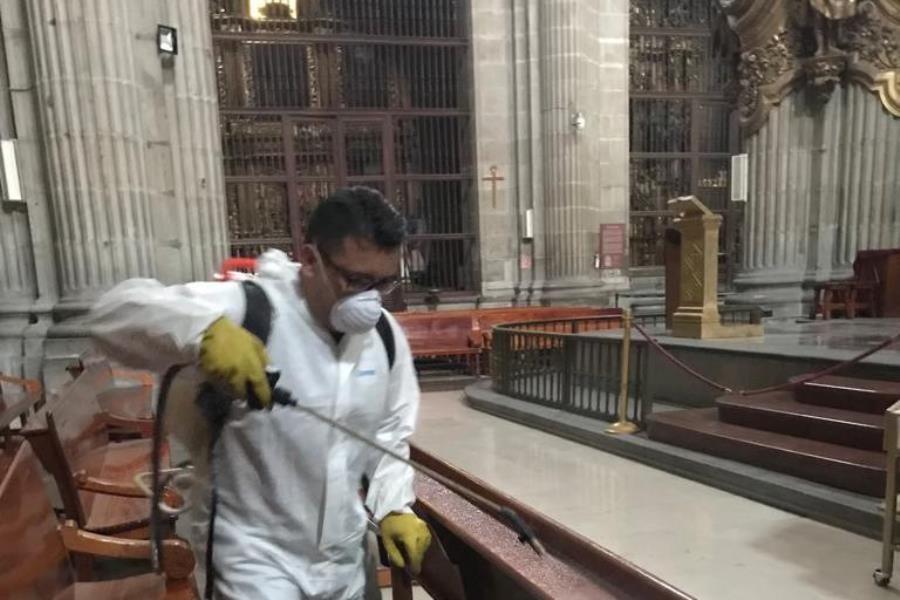 Fumigan Catedral Metropolitana de la CDMX para evitar chinches