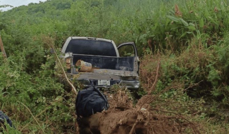 Le falla la camioneta y lo saca de la carretera en la Villahermosa-Frontera