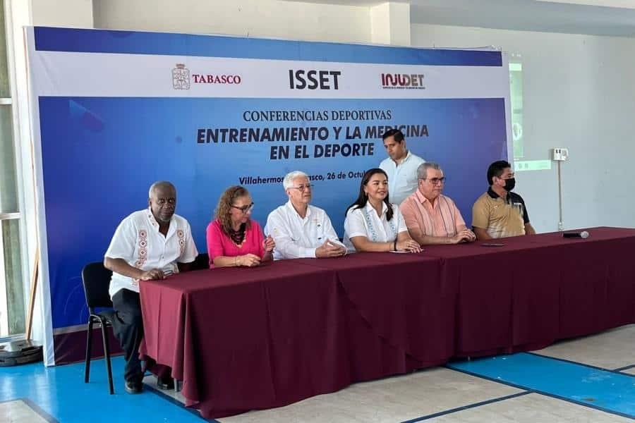 45 profesores de diversas disciplinas participan en conferencia deportivas del ISSET