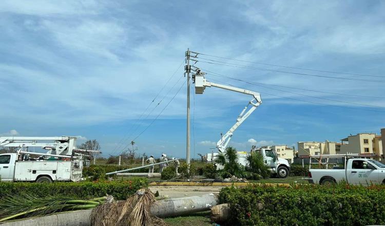 Prevé CFE restablecer energía eléctrica al 100% en zona urbana de Acapulco este martes