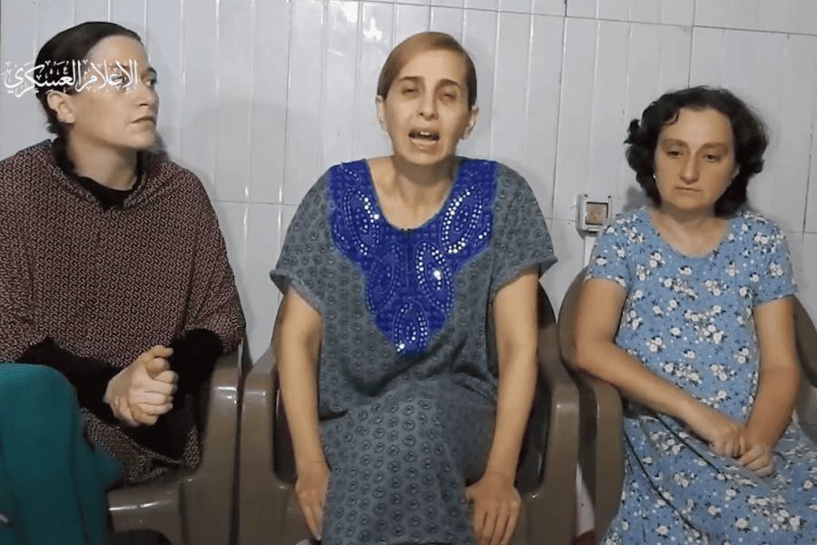 Tres mujeres rehenes piden a Israel negociar con Hamás