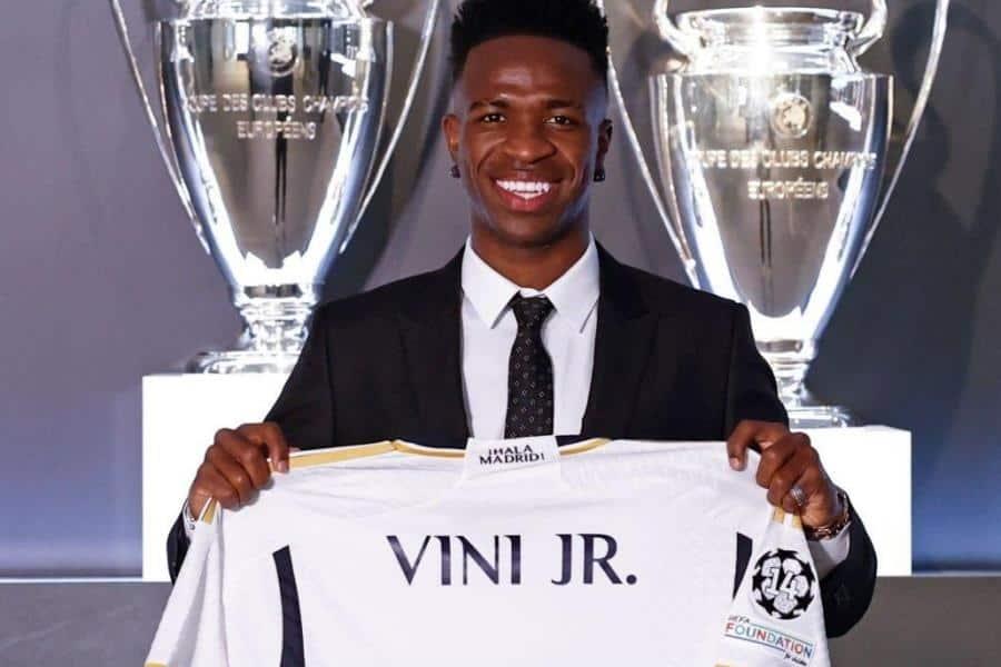 Vinicius Jr amplía contrato con el Real Madrid hasta 2027