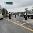 Tras más de 12 horas, retiran tráiler y reabren la Huimanguillo-Villa Estación Chontalpa Tras más de 12 horas, retiran tráiler y reabren la Huimanguillo-Villa Estación Chontalpa
