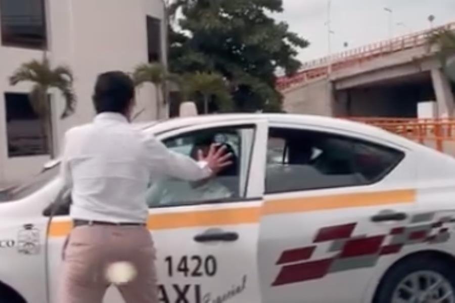 Taxistas paran el tráfico en Pagés Llergo peleándose por ganarse el paso