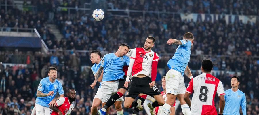 Feyenoord de Santi Giménez cae en inicio de jornada 4 de Champions