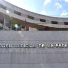 Entre insultos y jaloneos, diputados se enfrentan en tribuna por recursos para Guerrero Entre insultos y jaloneos, diputados se enfrentan en tribuna por recursos para Guerrero