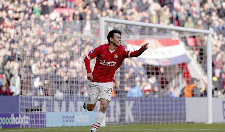 Chucky y Luis Chávez anotan gol en victorias del PSV y Dinamo