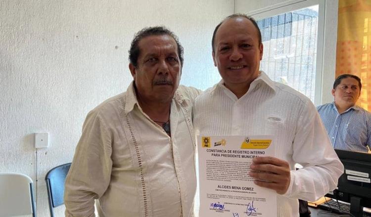 Se registra Alcides Mena como precandidato del PRD a alcaldía de Centro