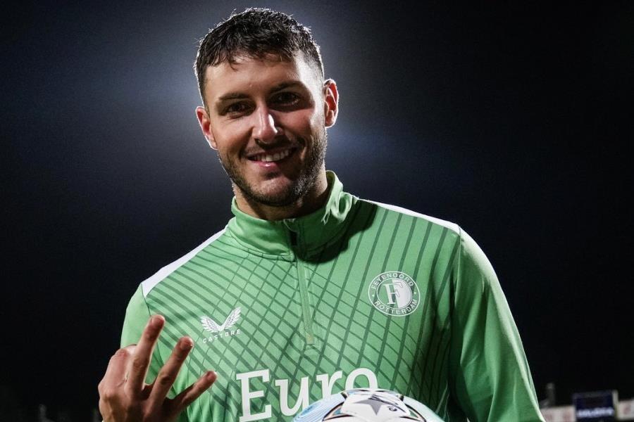 “Santi” Giménez anota triplete en victoria del Feyenoord sobre el Excélsior