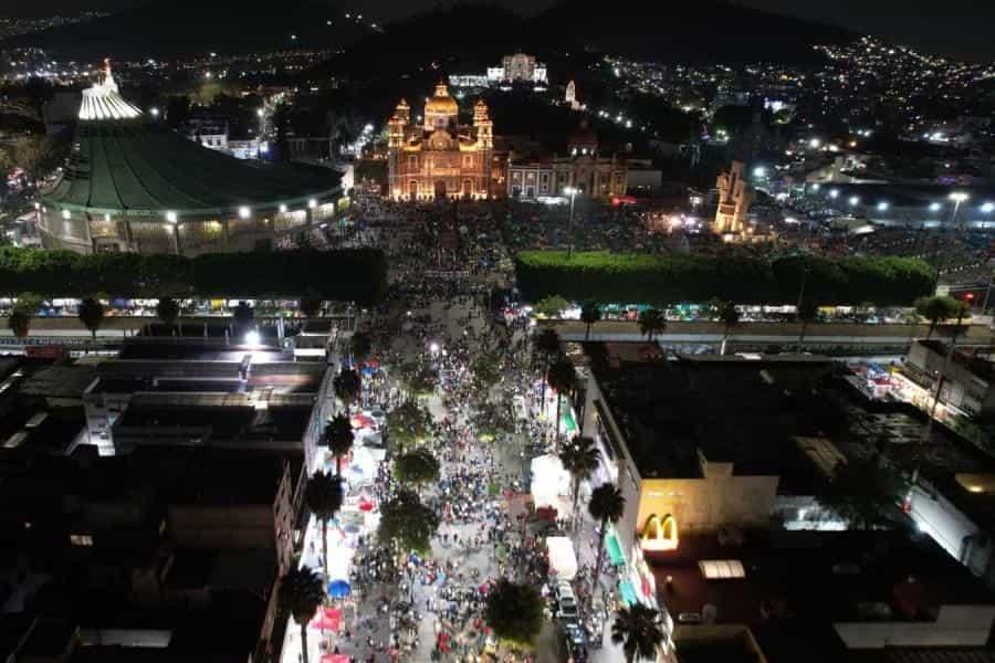 Más de 3 millones visitan la Virgen de Guadalupe en la Basílica Más de 3 millones visitan la Virgen de Guadalupe en la Basílica