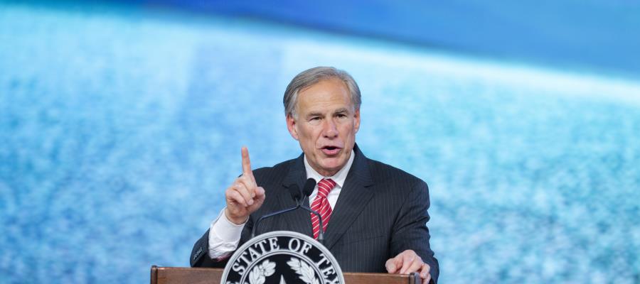 Advierte Greg Abbott que no cesarán arrestos de migrantes en frontera