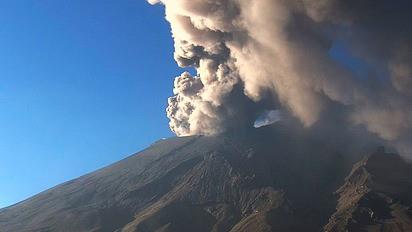 Suspenden vuelos en aeropuerto de Puebla por ceniza del Popocatépetl