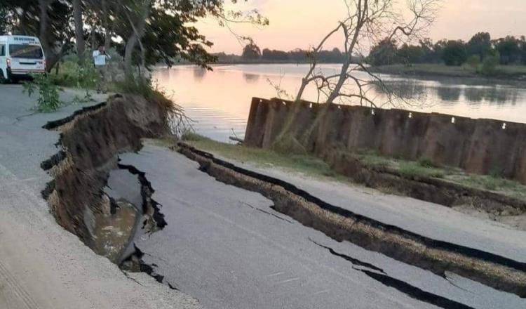 Derrumbe en carretera en Acachapan es competencia de Pemex: PC 