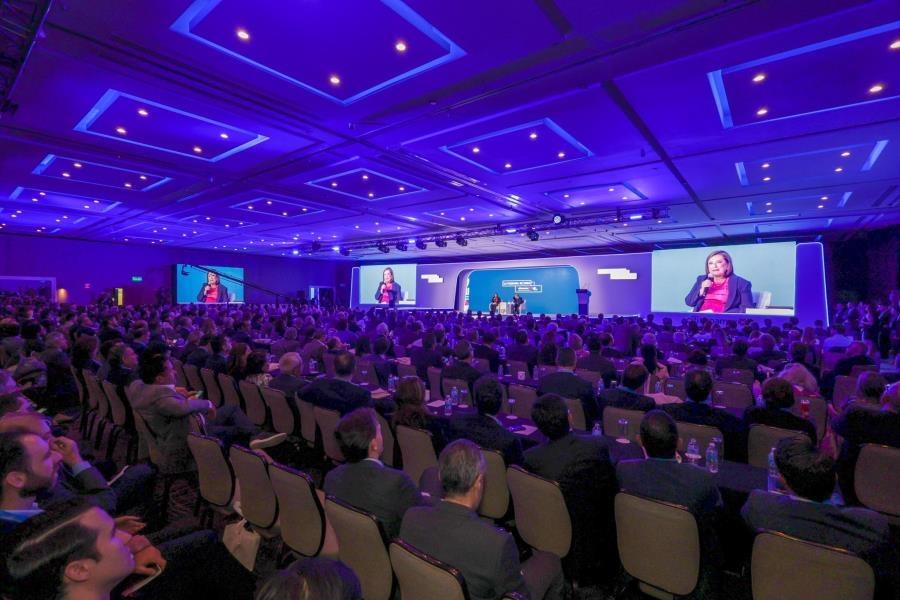 Inasistencia de Sheinbaum a plenaria de Citibanamex desata rechifla del auditorio