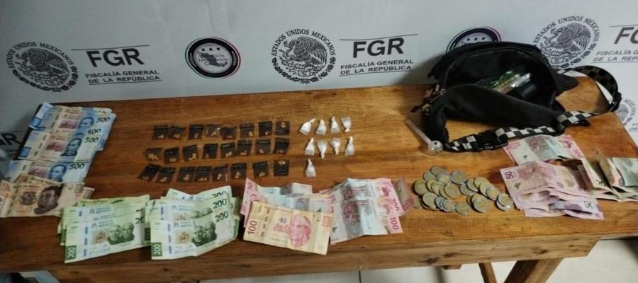 Detiene FGR a 2 sujetos con dinero en efectivo y presunta droga en Nacajuca