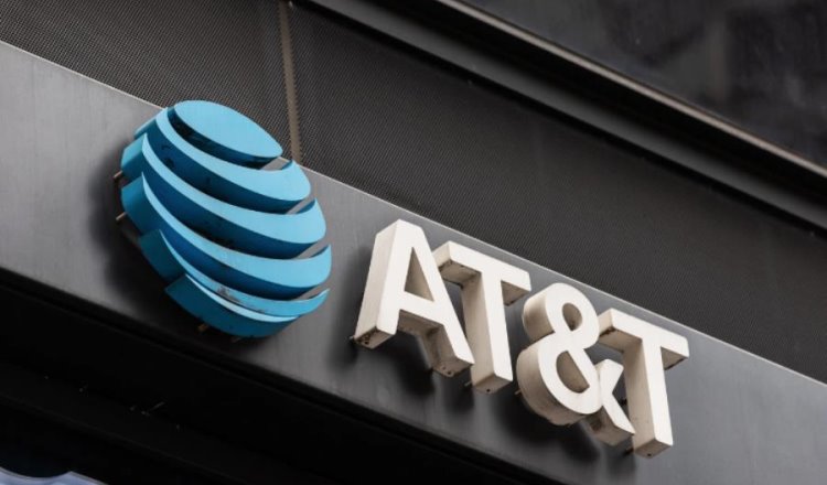 Reconoce AT&T filtración de datos de 73 millones de usuarios en web oscura