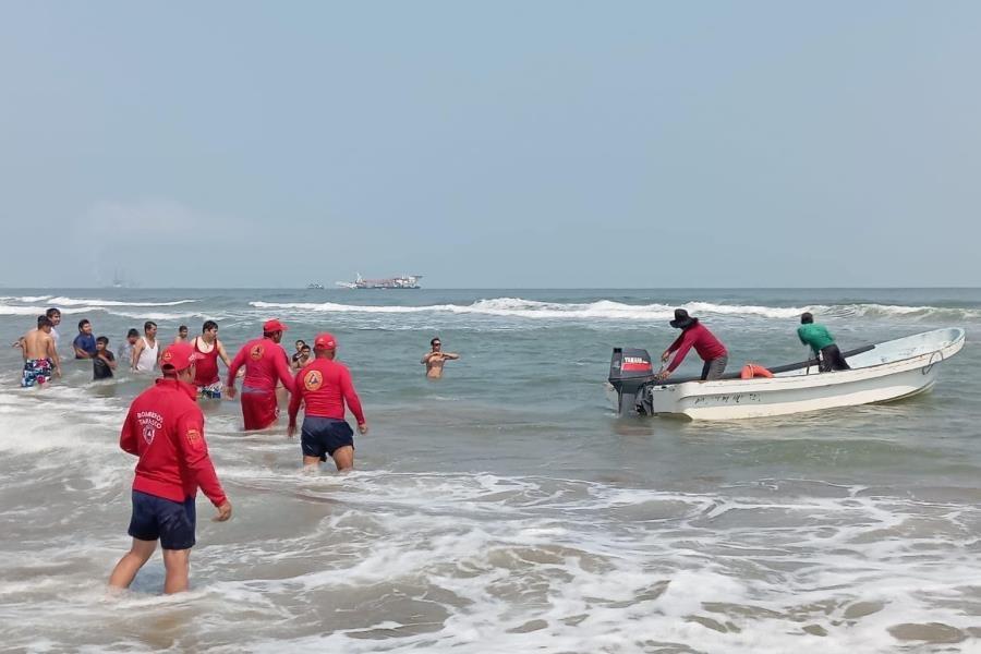 Se mantiene bandera roja en playas de Paraíso