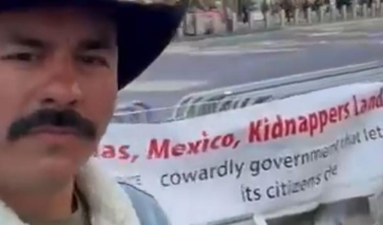 Hijo de ganadero protesta en Times Square por el secuestro de su padre en Chiapas