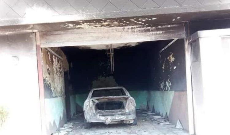 Se incendia vehículo de cliente en motel de Comalcalco