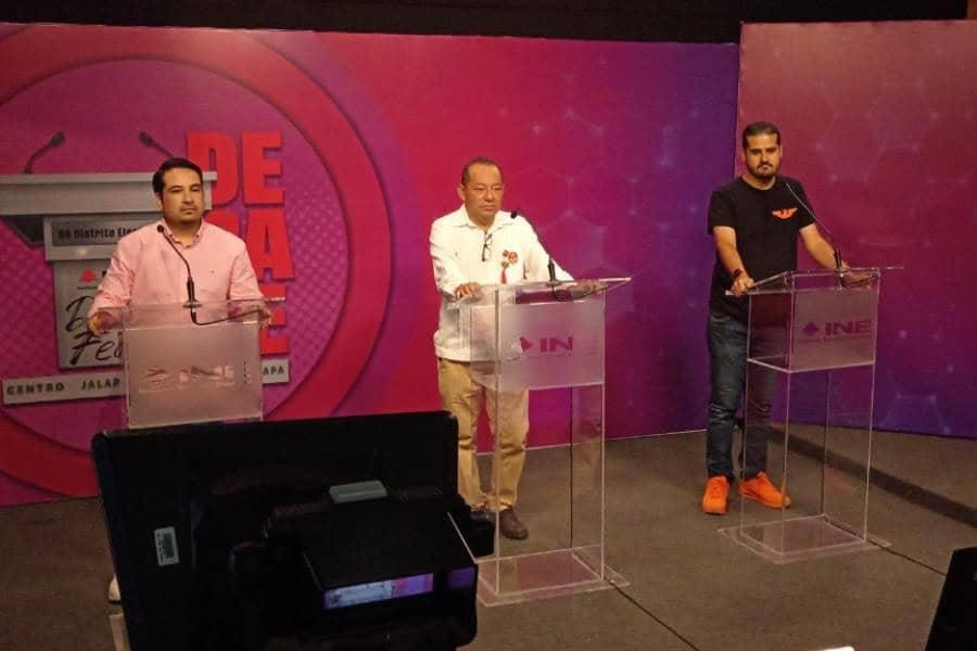 Con ausencia de Morena y PVEM, realiza INE primer debate entre candidatos a diputados federales del Distrito 06