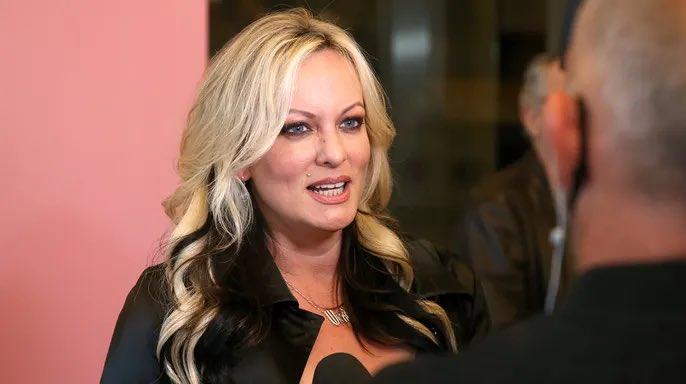 Stormy Daniels da detalles sobre su encuentro sexual con Trump durante juicio en NY