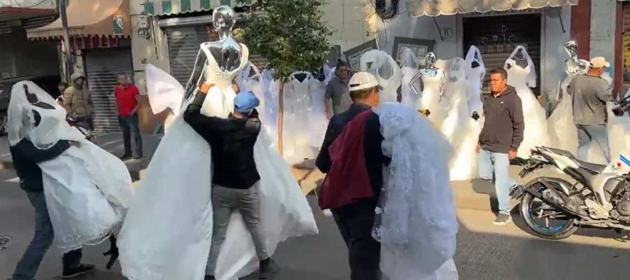 Desalojan tiendas de la “calle de las novias” en CDMX