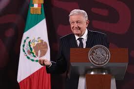 AMLO se arrodillará para agradecer al pueblo y al Creador cuando entregue banda presidencial